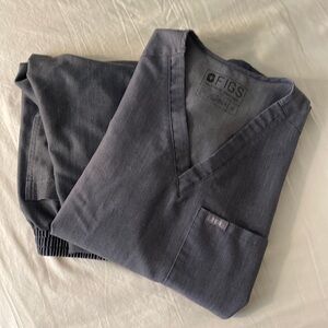 Size XS Figs scrub set